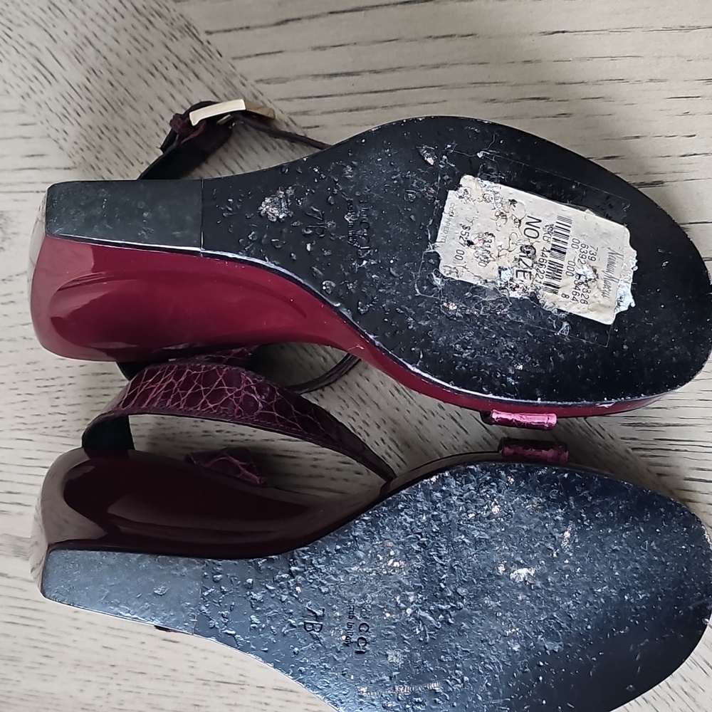 Gucci Women's Burgundy Sandals Size 7 - Picture 8 of 11